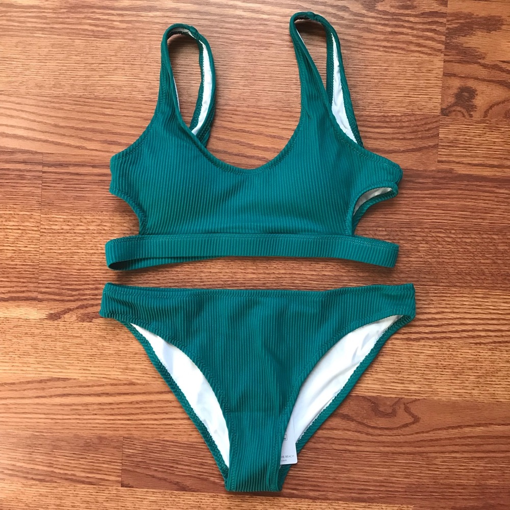 CUPSHE FEATHER YARN SOLID BIKINI SET